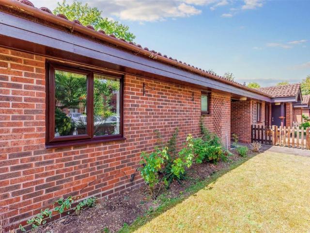 Bungalow for sale in Tiddington, Stratford-on-Avon