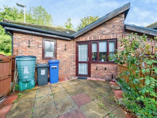 Bungalow for sale in Dones Green, Dutton