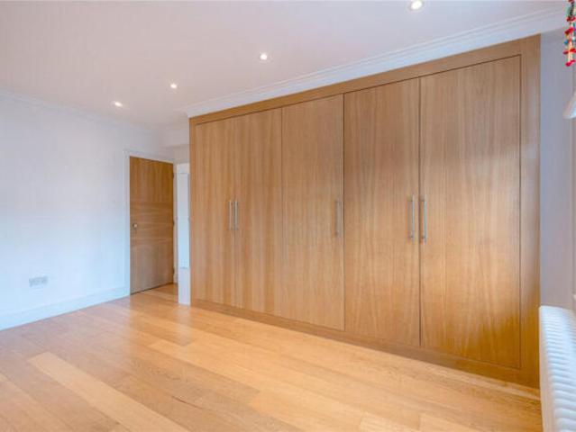 Apartment for sale in Edgware, Isle Of Man
