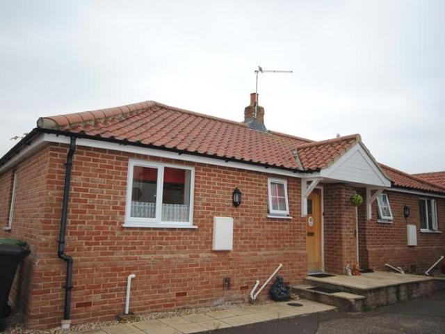 Bungalow for rent in Wymondham, Burgh St Peter
