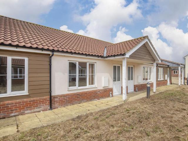 Bungalow for rent in Burgh St Peter, Norfolk