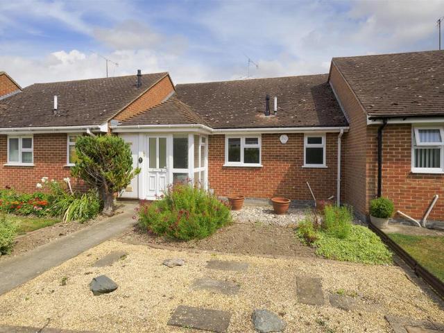 Bungalow for rent in Preston, Oad Street