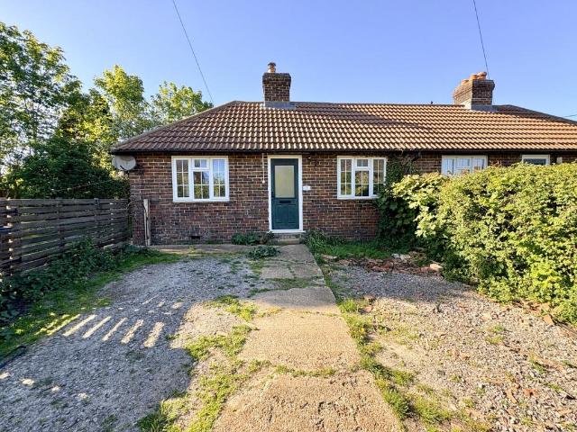 Bungalow for rent in Iford, East Sussex
