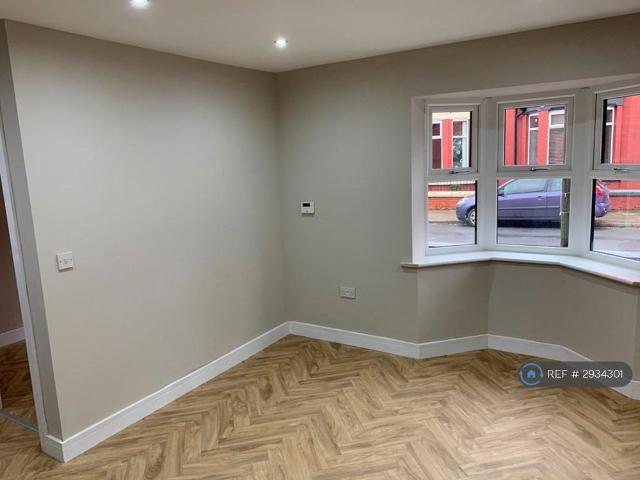 House for rent in Calderstones