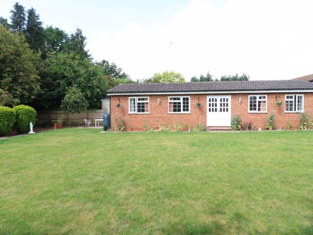 Bungalow for rent in Wexham, George Green