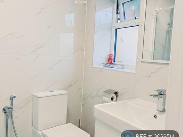 Bungalow for rent in London Borough of Havering, Greater London