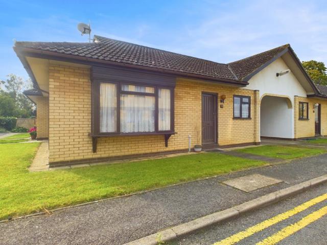 Bungalow for rent in Vinery Court, Huntingdonshire