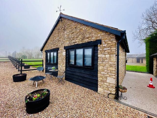 Bungalow for rent in Cosgrove