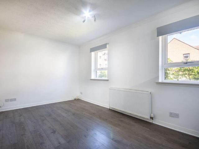 Bungalow for rent in Corstorphine, Scotland