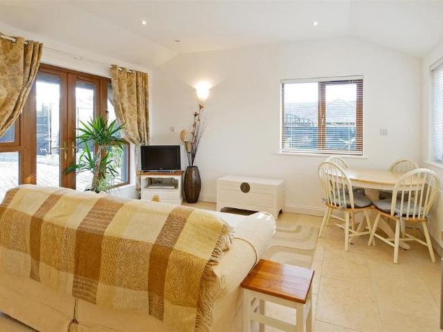House for rent in Barnham and Eastergate, Clapham