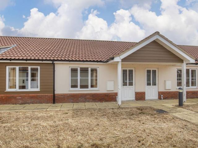 Bungalow for rent in Burgh St Peter, Norfolk