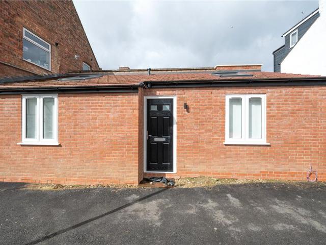 Bungalow for rent in St Albans, Five Acres