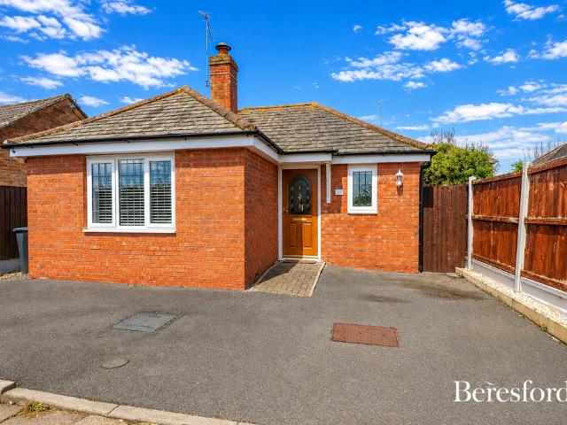 Bungalow for rent in Chipping Hill, Essex