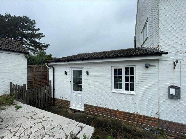 Bungalow for rent in Woking, Surrey