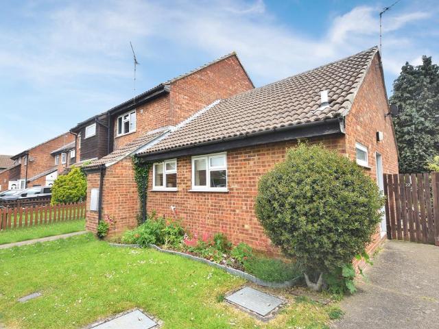 Bungalow for rent in Duton Hill, Essex