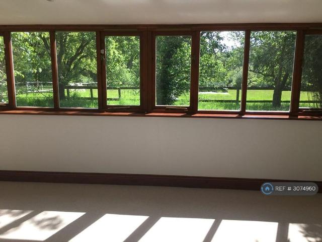 House for rent in Hook, Hart