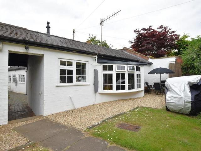 Bungalow for rent in Greenhill, Crookhill