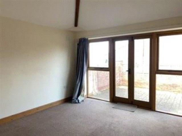 House for rent in Fron, Kingswood