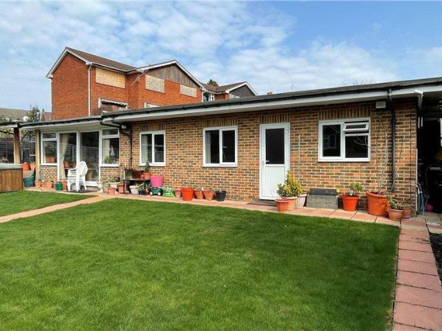 Bungalow for rent in Heol-las, Isle Of Man