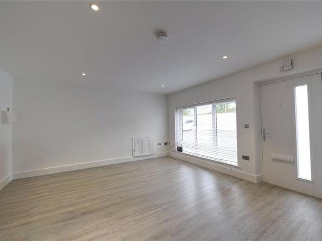 House for rent in Maidenhall, Key Street
