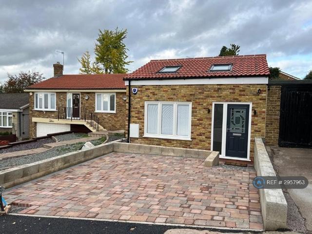 Bungalow for rent in Greater London