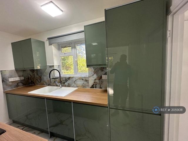 Bungalow for rent in Newbury, West Berkshire