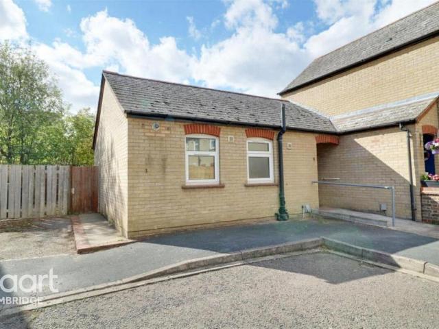 Bungalow for rent in Barnwell, Arbury