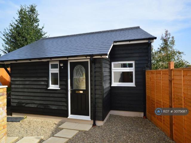 Bungalow for rent in Strood, Medway