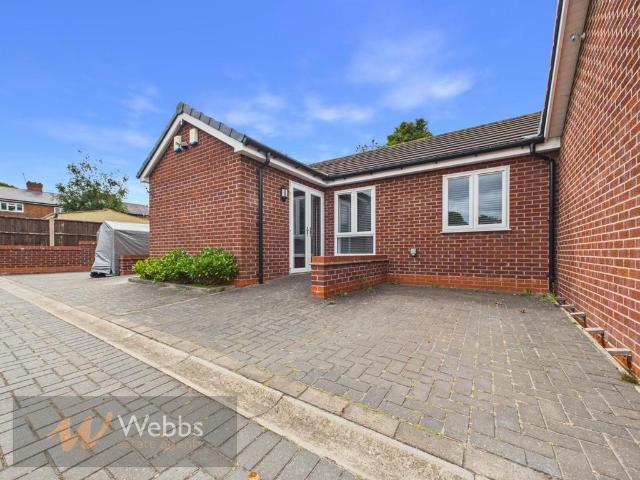 Bungalow for rent in Bloxwich, West Midlands