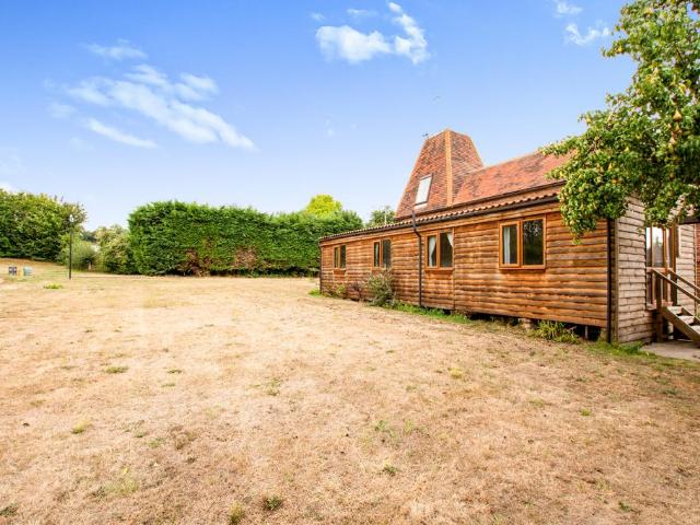 Bungalow for rent in Midway, Kent