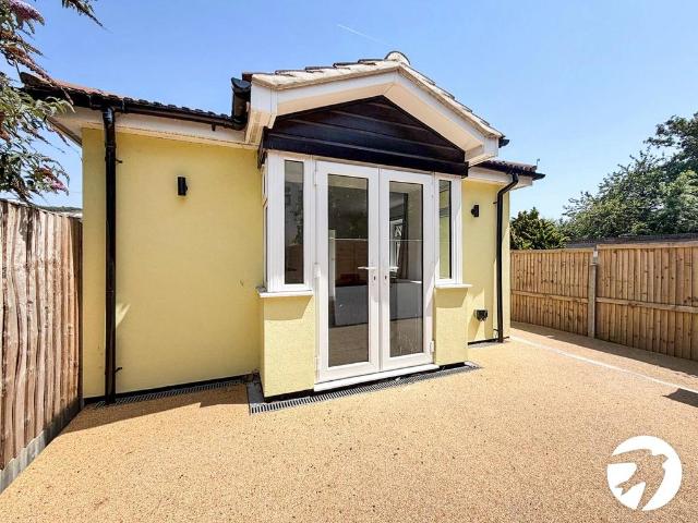 Bungalow for rent in Luton, Chatham