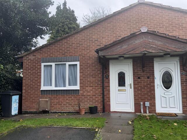 Bungalow for sale in Goldthorn Hill, Compton
