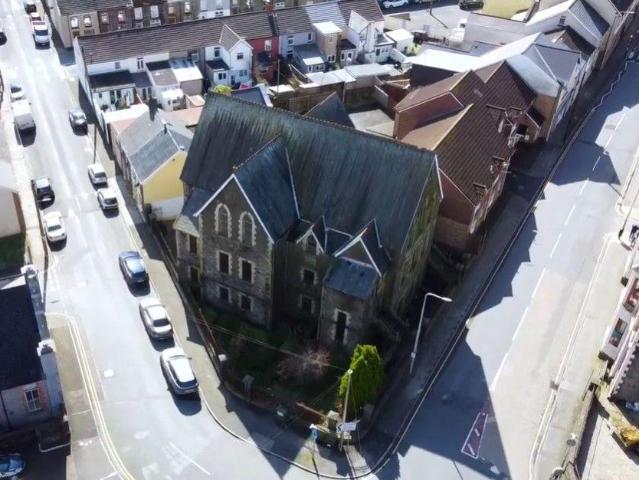 House for sale in Pentre, Ton Pentre