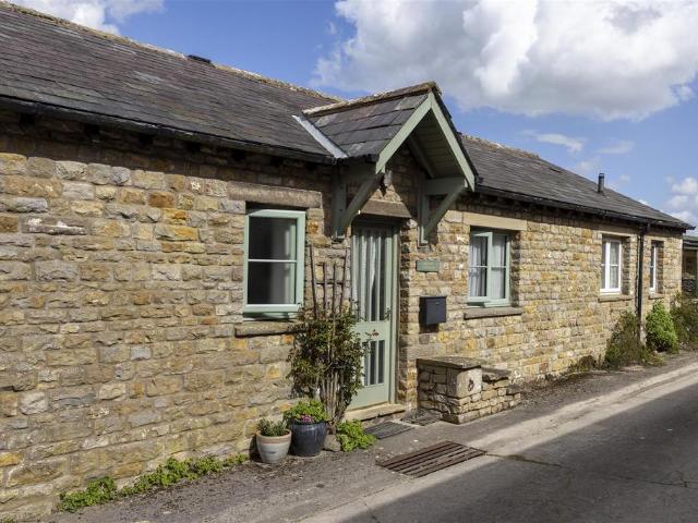 House for sale in Tatham, Bare