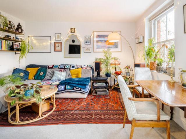 House for sale in Cat Hill