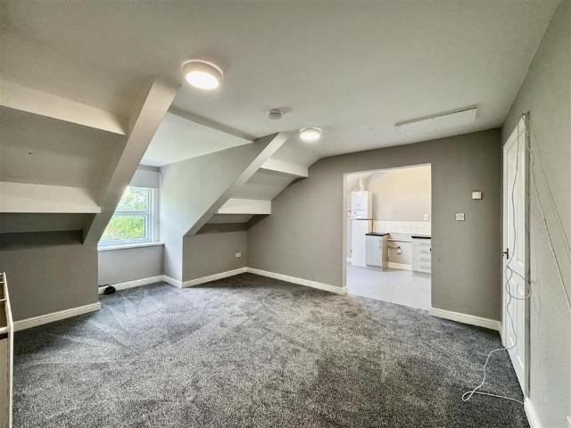 House for rent in Longwood, West Yorkshire