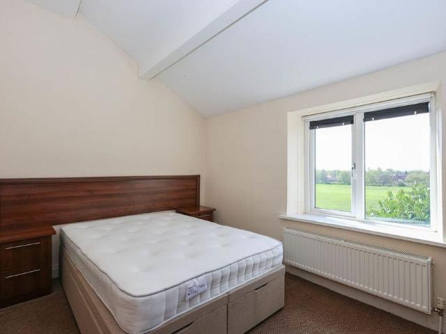 House for rent in Charlesworth, East Midlands