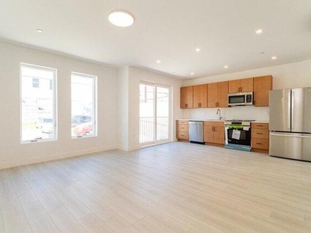 Condo for sale in Waterfront, Chelsea