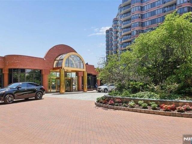 Condo for sale in Cliffside Park, New Jersey
