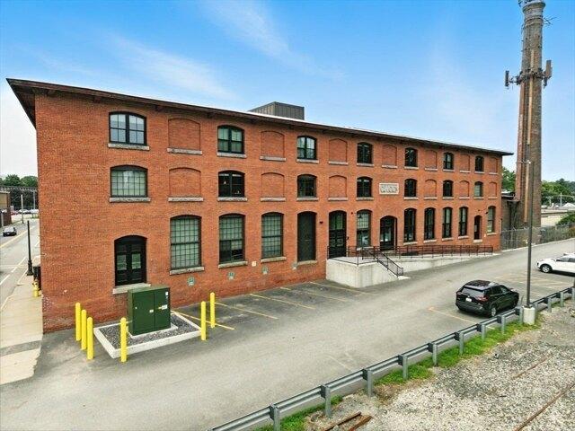 Condo for sale in Clinton, Massachusetts