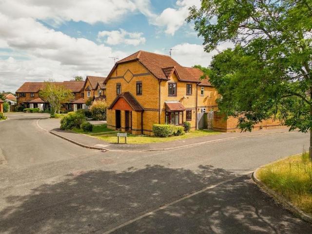 House for sale in Stoke Mandeville, Buckinghamshire