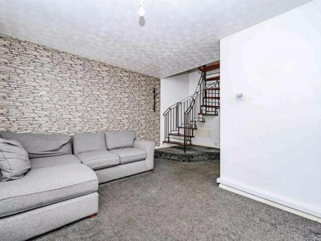 House for sale in Spring Park, Luton