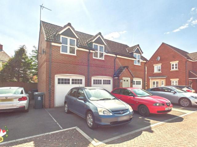 Flat for sale in Gloucester, Gloucestershire