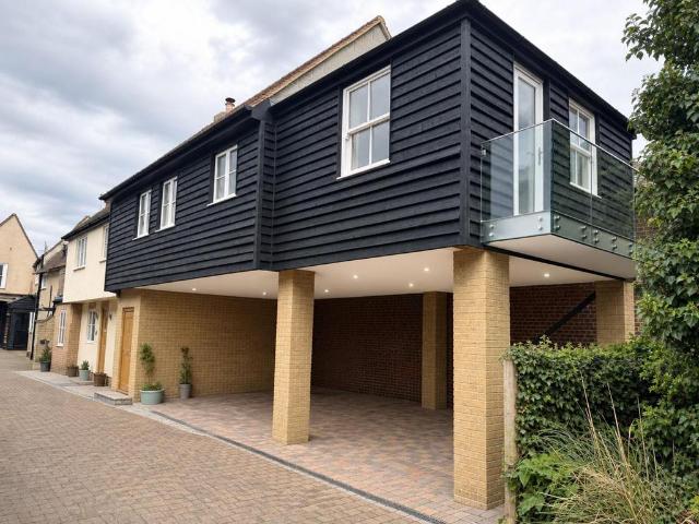 Flat for sale in Kings Hill, Colliers End