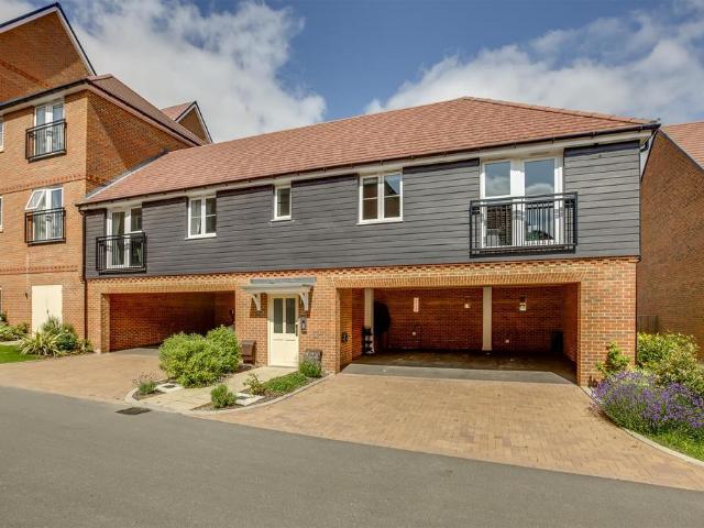 Flat for sale in Daws Hill, Cressex