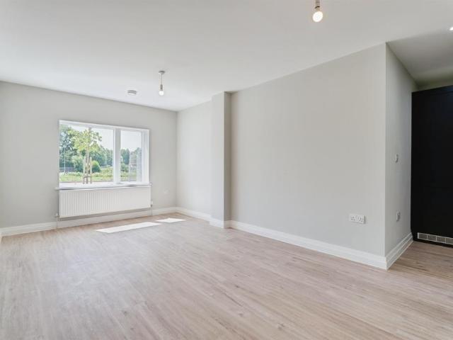 Flat for sale in Chelmondiston, Suffolk