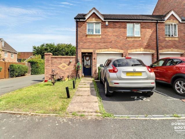Flat for sale in Walsall, Walsall Wood