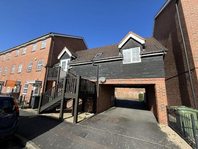 Flat for sale in Elmfield, Leicestershire