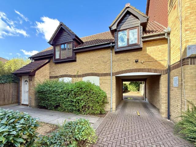 Flat for sale in London Borough of Lewisham, Greater London