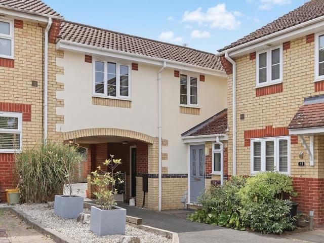 Flat for sale in Queens Park, Billericay